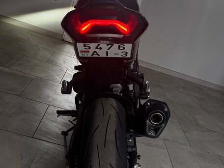 2025 Kawasaki Z 900RS, серебристый, 1050650 рублей, вид 2