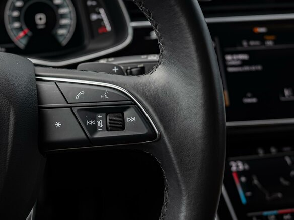 2021 Audi Q8 55 TFSI I (4M), белый, 7505000 рублей - вид 22