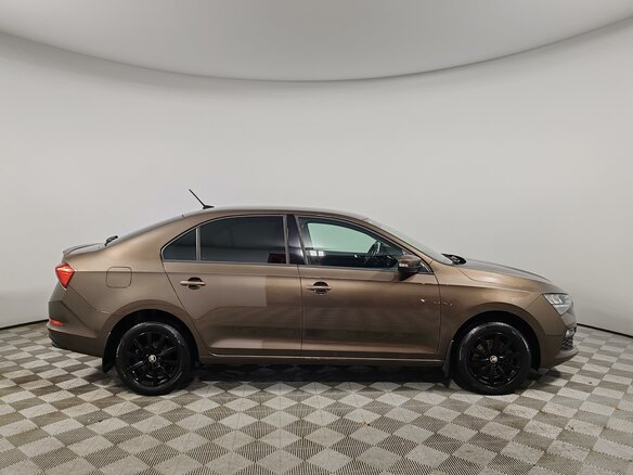 2020 Skoda Rapid II, коричневый, 1545000 рублей - вид 3