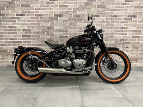 2018 Triumph Bonneville Bobber, красный, 1140000 рублей, вид 1