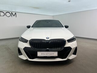 2023 BMW 5 серии 520i VIII (G60/G61/G68), белый, 5990000 рублей, вид 3
