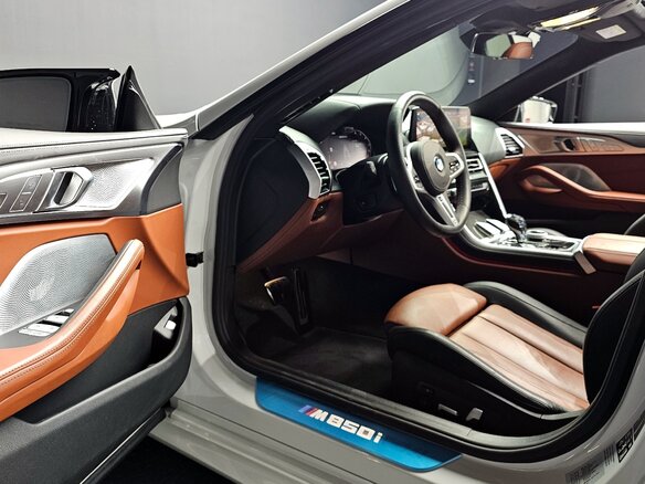 2025 BMW 8 серии M850i xDrive II (G14/G15/G16) Рестайлинг, белый - вид 14