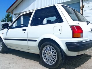 1986 Toyota Starlet III (P70), белый, 290000 рублей, вид 3