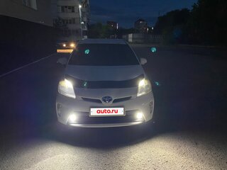 2013 Toyota Prius III Рестайлинг (XW30), белый, 1200000 рублей, вид 3