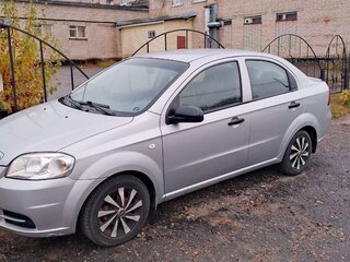 2010 Chevrolet Aveo I Рестайлинг, серебристый, 500000 рублей, вид 2