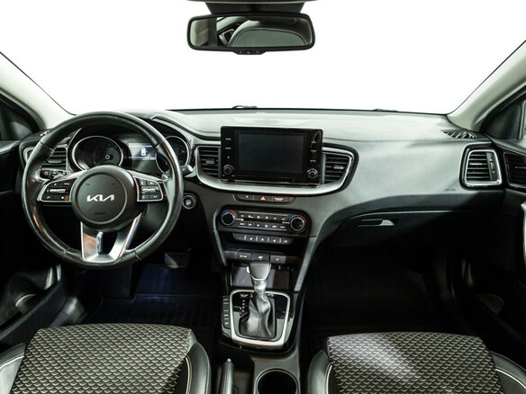 2021 Kia Ceed III Рестайлинг, белый - вид 12