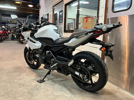 2012 Yamaha XJ6 (FZ6R), белый, 645000 рублей, вид 5
