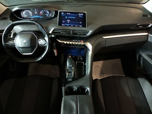 2018 Peugeot 3008 II, чёрный, 1650000 рублей - вид 7