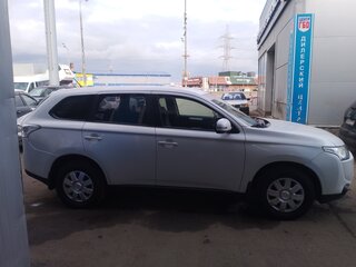 2013 Mitsubishi Outlander III, белый, 850000 рублей, вид 3