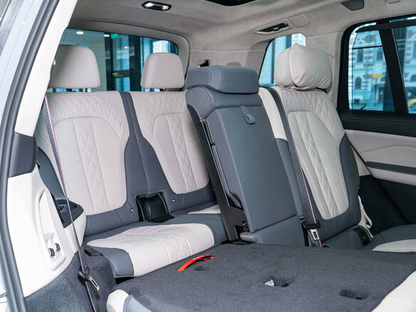 2025 BMW X7 40d I (G07) Рестайлинг, серый - вид 24