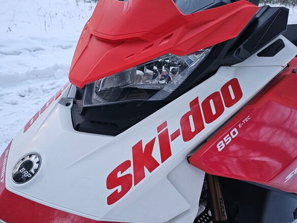 2019 BRP Ski-Doo Summit 850, красный, 1390000 рублей - вид 2