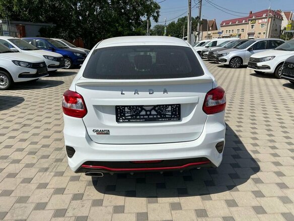 2026 Lada (ВАЗ) Granta Sportline I Рестайлинг, белый - вид 4