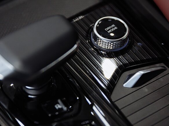 2026 Geely Monjaro, чёрный - вид 9