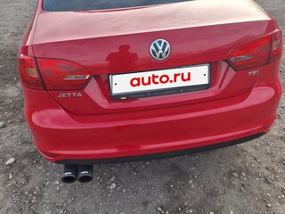 2011 Volkswagen Jetta VI, красный, 1000000 рублей, вид 3