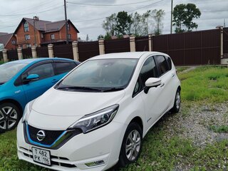 2018 Nissan Note e-Power II Рестайлинг, белый, 1280000 рублей, вид 2