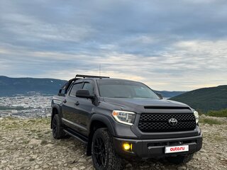 2019 Toyota Tundra CrewMax II Рестайлинг, серый, 8777777 рублей, вид 3