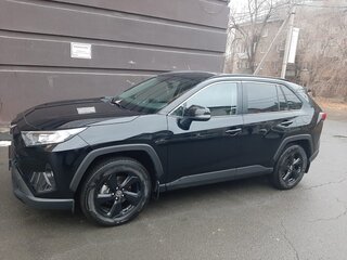 2021 Toyota RAV4 V (XA50), чёрный, 3600000 рублей, вид 3