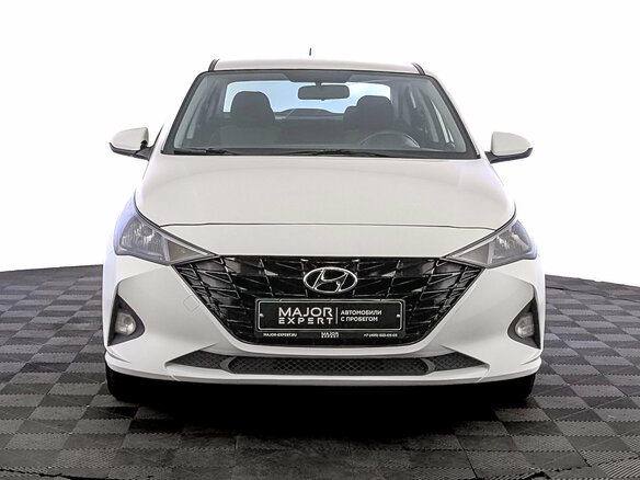 2021 Hyundai Solaris II Рестайлинг, белый - вид 1