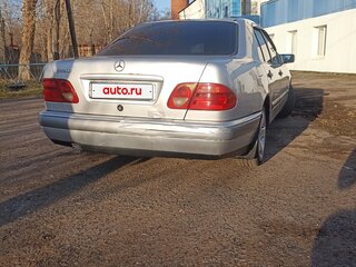 1996 Mercedes-Benz E-Класс 220 II (W210, S210), серый, 330000 рублей, вид 4
