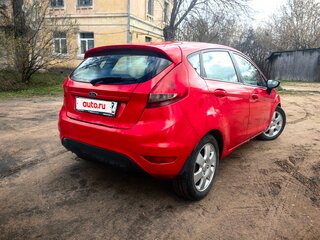 2008 Ford Fiesta Mk6, красный, 350000 рублей, вид 3