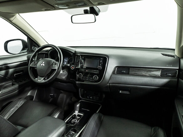 2017 Mitsubishi Outlander III Рестайлинг 2, серебристый, 1639700 рублей - вид 8