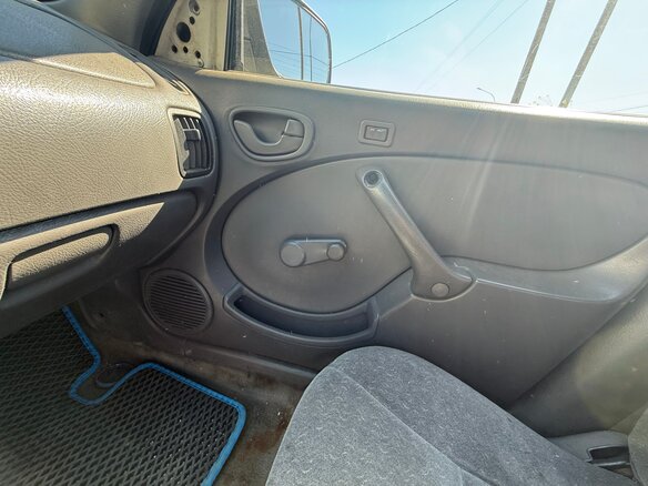 1999 Chevrolet Metro, белый, 60000 рублей - вид 6