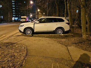 2016 Mitsubishi Outlander III Рестайлинг 2, белый, 1900000 рублей, вид 4