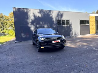 2016 Volkswagen Touareg II Рестайлинг, чёрный, 2620000 рублей, вид 2