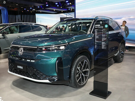 2026 Volkswagen Tavendor I Рестайлинг, зелёный, 5090000 рублей, вид 1