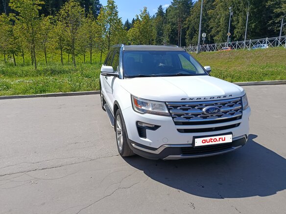 2018 Ford Explorer V Рестайлинг 2, белый, 2400000 рублей - вид 1