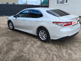 2021 Toyota Camry VIII (XV70), белый, 2700000 рублей, вид 3