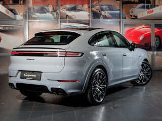 2026 Porsche Cayenne E-Hybrid Coupé III Рестайлинг, серый, 25900000 рублей, вид 3