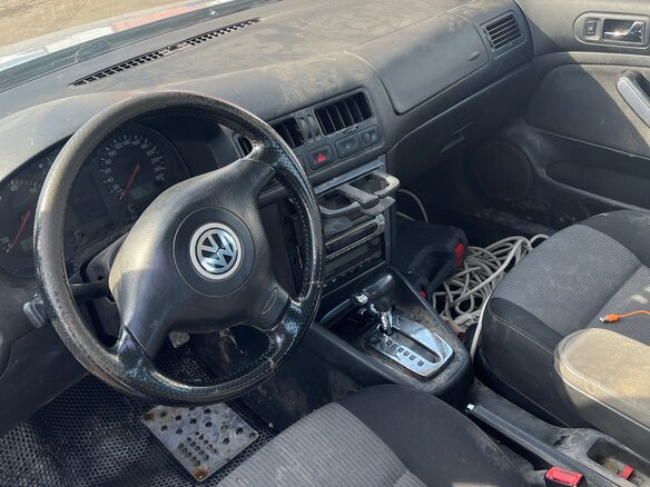 2004 Volkswagen Bora I, серый, 330000 рублей - вид 4