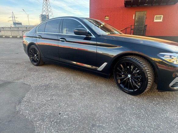 2017 BMW 5 серии 520d xDrive VII (G30/G31/G38), чёрный - вид 2