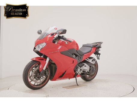 2019 Honda VFR 800, красный, 977000 рублей, вид 4