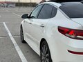 2019 Kia Optima IV Рестайлинг, белый, 1400000 рублей - вид 4