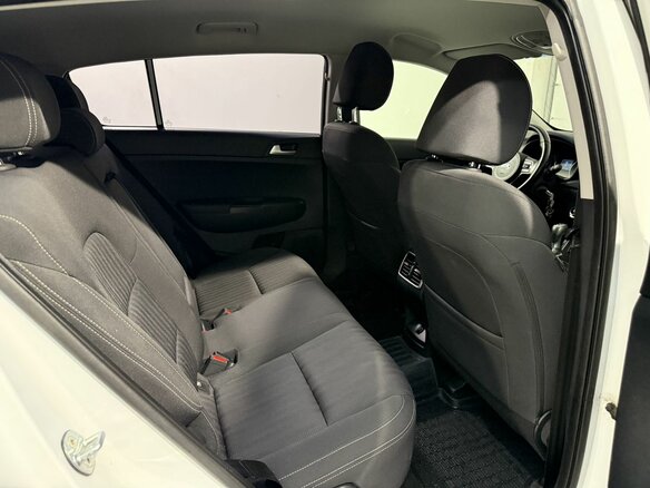 2017 Kia Sportage IV, белый, 1799800 рублей - вид 4