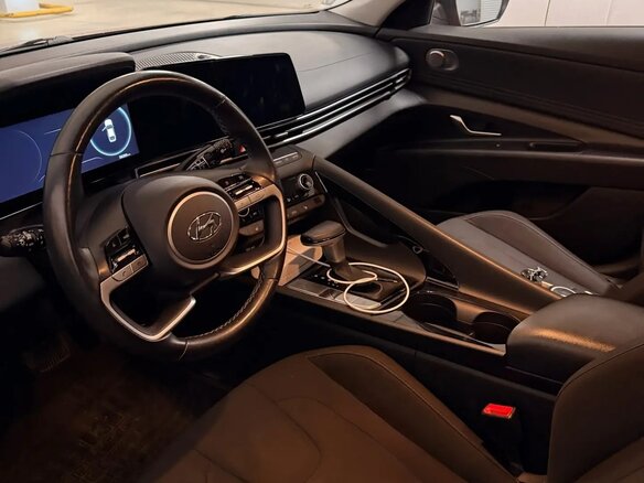 2021 Hyundai Elantra VII (CN7), красный, 2500000 рублей - вид 4