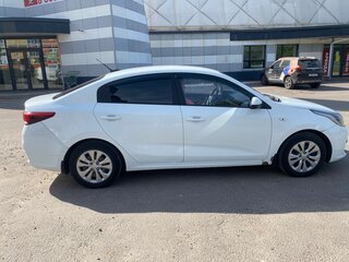 2018 Kia Rio IV, белый, 970000 рублей, вид 5
