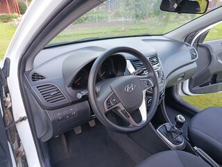 2014 Hyundai Solaris I Рестайлинг, белый, 820000 рублей, вид 5