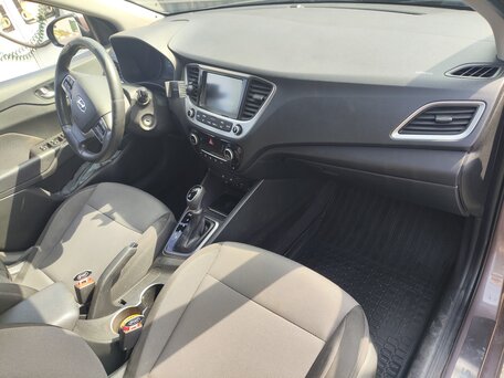 2018 Hyundai Solaris II, коричневый, 1280000 рублей, вид 2