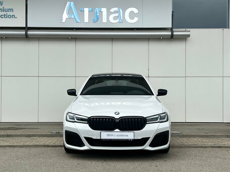 2020 BMW 5 серии 520d xDrive VII (G30/G31/G38) Рестайлинг, белый, 4490000 рублей, вид 3