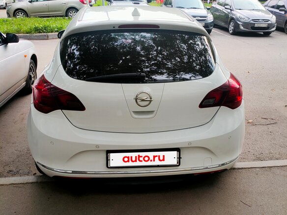 2013 Opel Astra J Рестайлинг, белый, 720000 рублей - вид 6