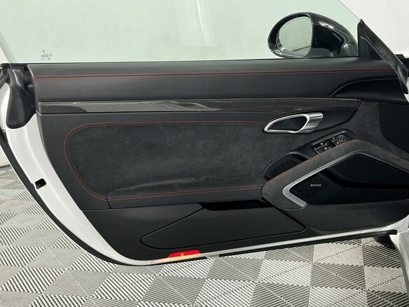 2017 Porsche 911 Carrera 4 GTS VII (991) Рестайлинг, белый, 11490000 рублей - вид 7