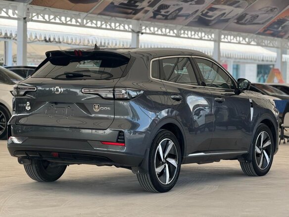 2025 Changan Qiyuan Q05 I, серый - вид 3