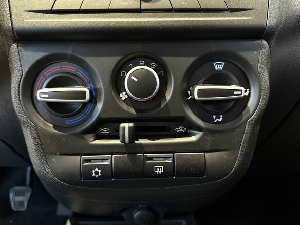 2026 Lada (ВАЗ) Granta Cross I Рестайлинг, чёрный, 1196000 рублей - вид 17