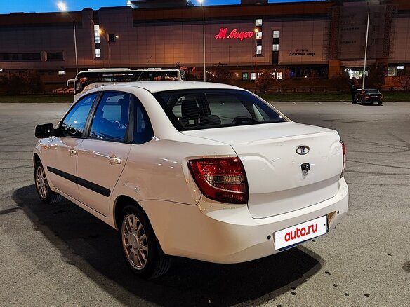 2013 Lada (ВАЗ) Granta I, белый, 450000 рублей - вид 12