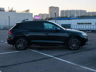 2024 Audi Q5 L 45 TFSI II (FY) Рестайлинг, чёрный, 5698000 рублей, вид 4