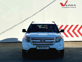 2015 Ford Explorer V Рестайлинг, белый, 2250000 рублей, вид 3