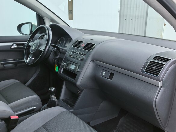 2010 Volkswagen Touran I Рестайлинг 2, серебристый, 600000 рублей - вид 8